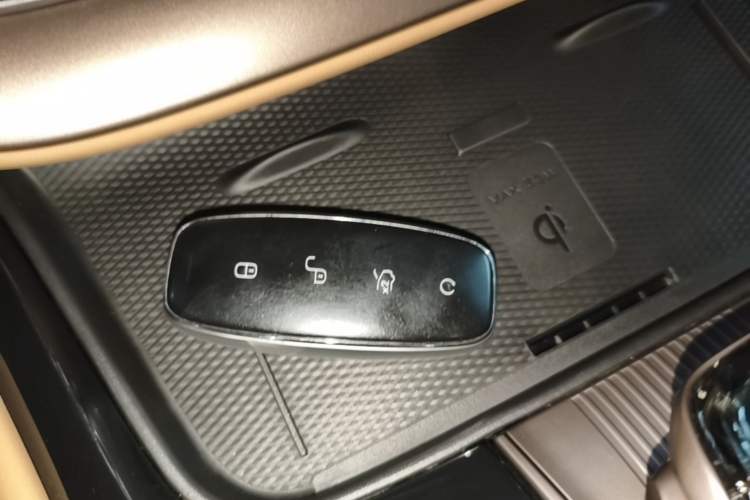 Used Denza D9 2022 DM-i 970 Four-Wheel Drive Flagship Model Interior 1