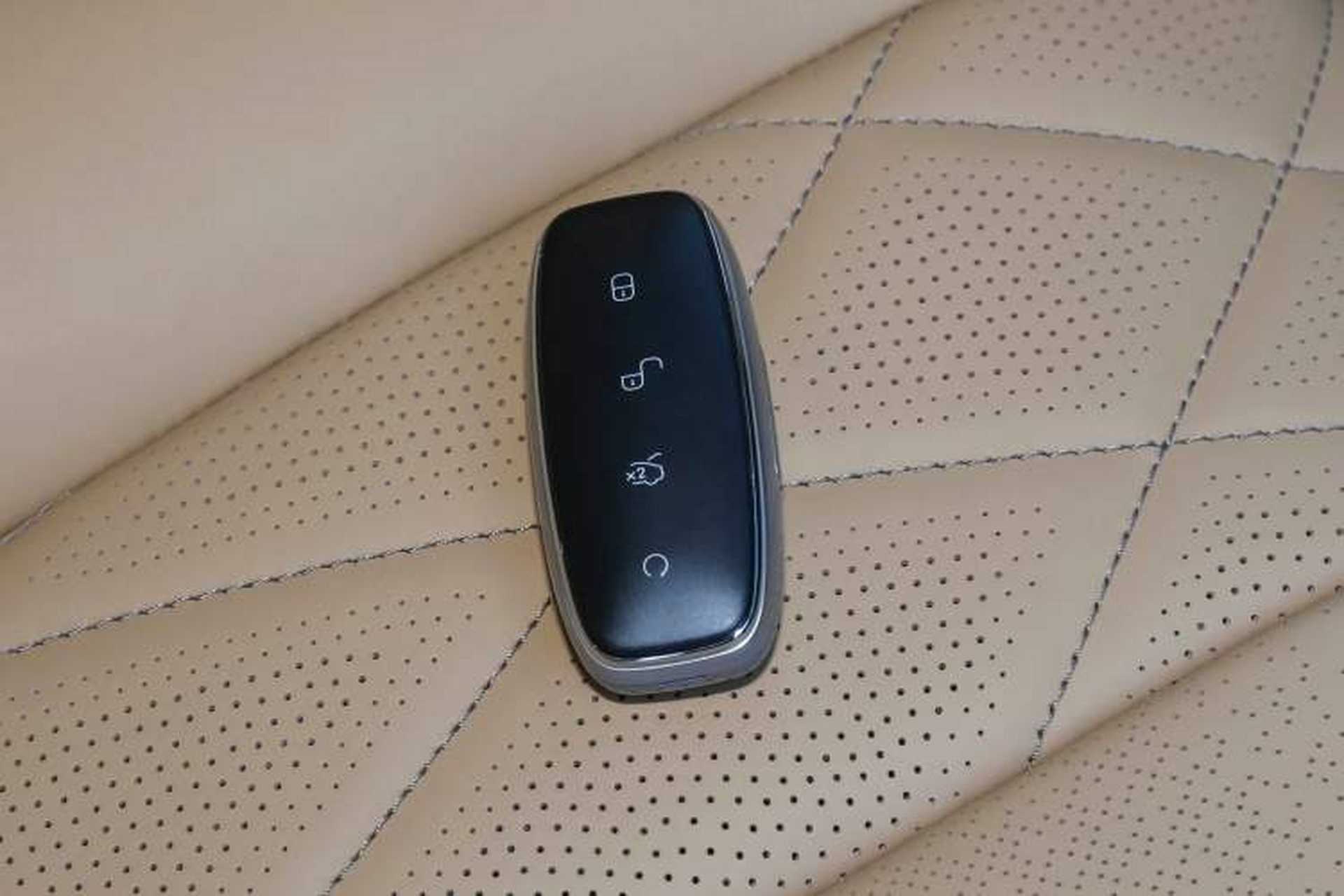 Used Denza D9 2022 DM-i 1040 Prestige Model Interior 1