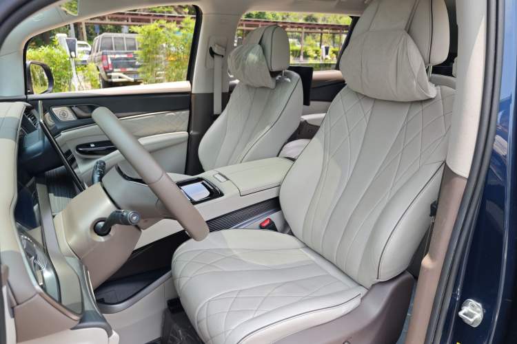 Used Denza D9 2022 DM-i 970 Four-Wheel Drive Prestige Model Interior 1