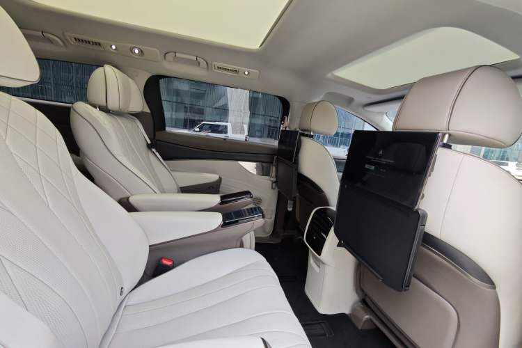 Used Denza D9 2022 DM-i 970 Four-Wheel Drive Prestige Model Interior 10