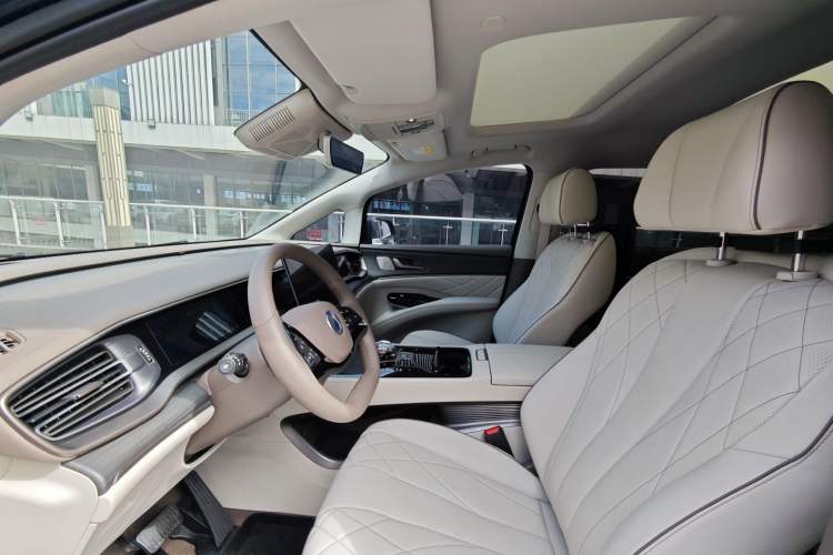 Used Denza D9 2022 DM-i 970 Four-Wheel Drive Prestige Model Interior 11
