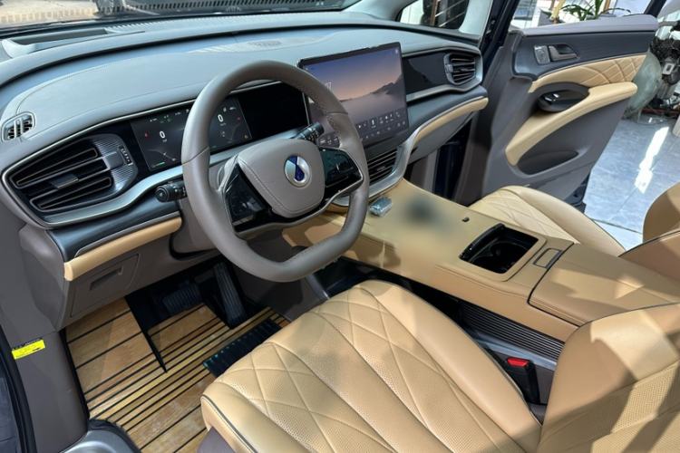 Used Denza D9 2022 DM-i 970 Four-Wheel Drive Flagship Model Interior 11