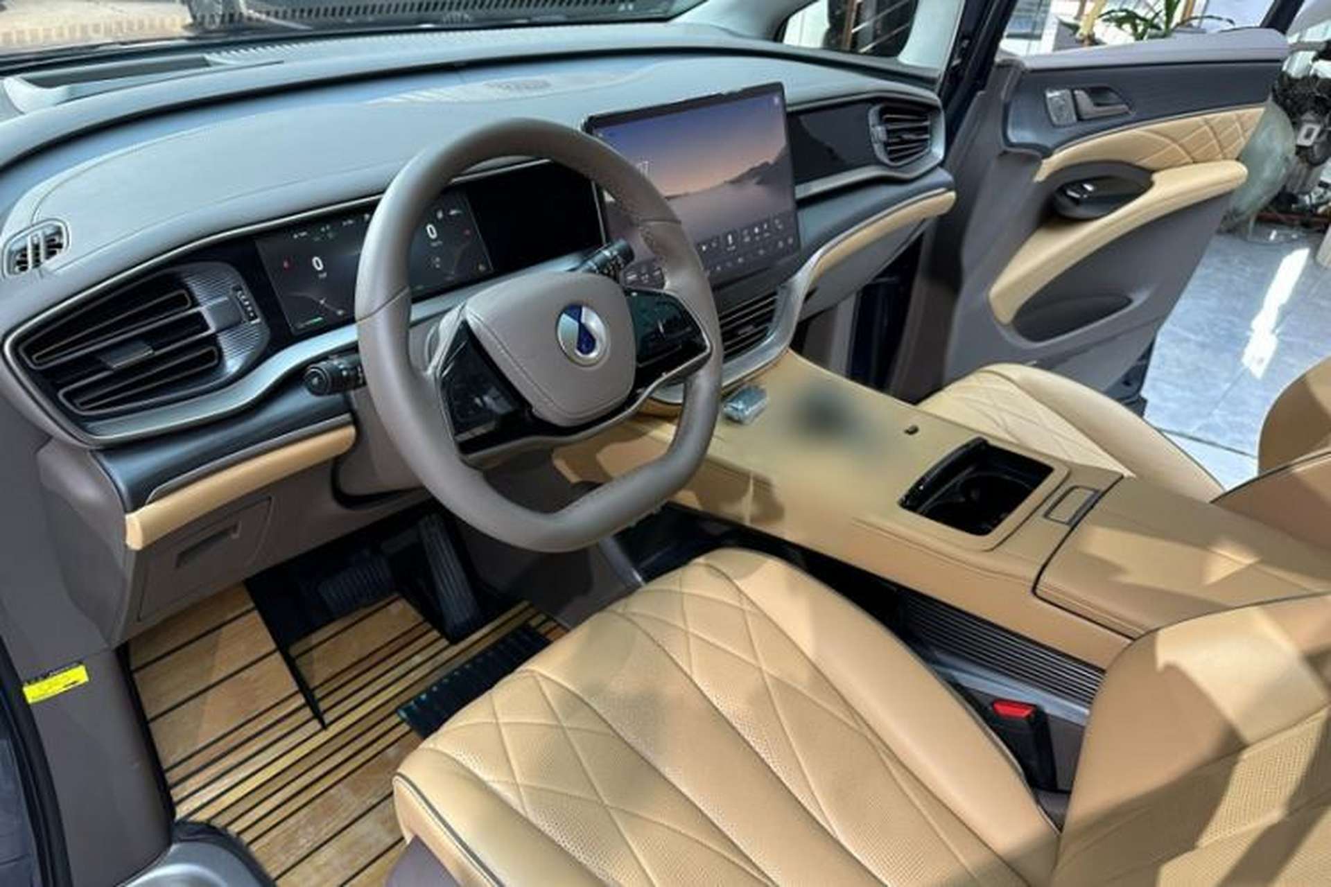 Used Denza D9 2022 DM-i 970 Four-Wheel Drive Flagship Model Interior 11