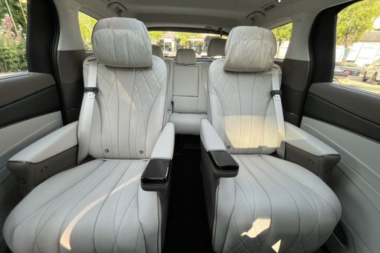 Used Denza D9 2022 DM-i 970 Four-Wheel Drive Flagship Model Interior 11