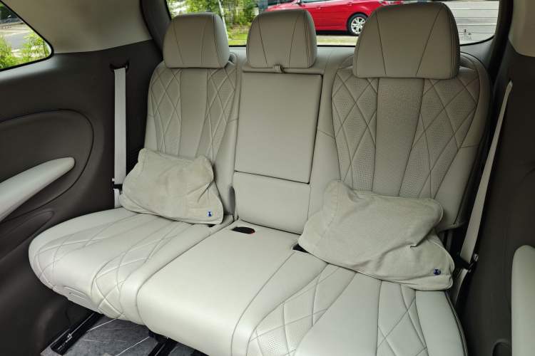 Used Denza D9 2022 DM-i 970 Four-Wheel Drive Prestige Model Interior 12