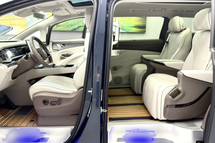 Used Denza D9 2022 DM-i 970 Four-Wheel Drive Prestige Model Interior 2