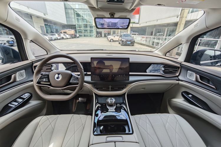 Used Denza D9 2022 DM-i 970 Four-Wheel Drive Prestige Model Interior 2