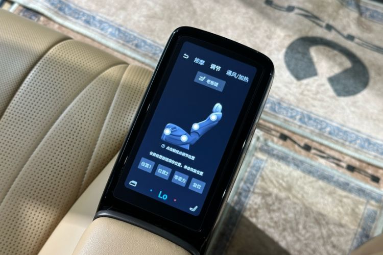 Used Denza D9 2022 DM-i 970 Four-Wheel Drive Flagship Model Interior 2