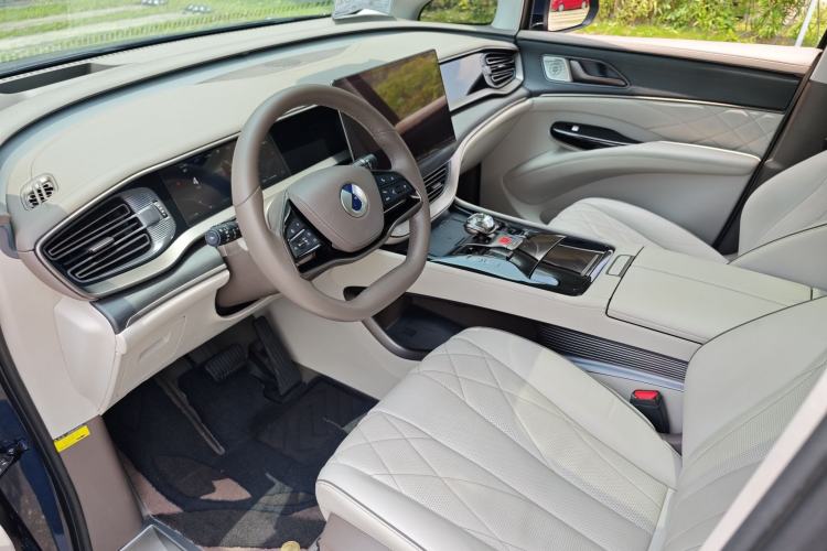 Used Denza D9 2022 DM-i 970 Four-Wheel Drive Prestige Model Interior 2