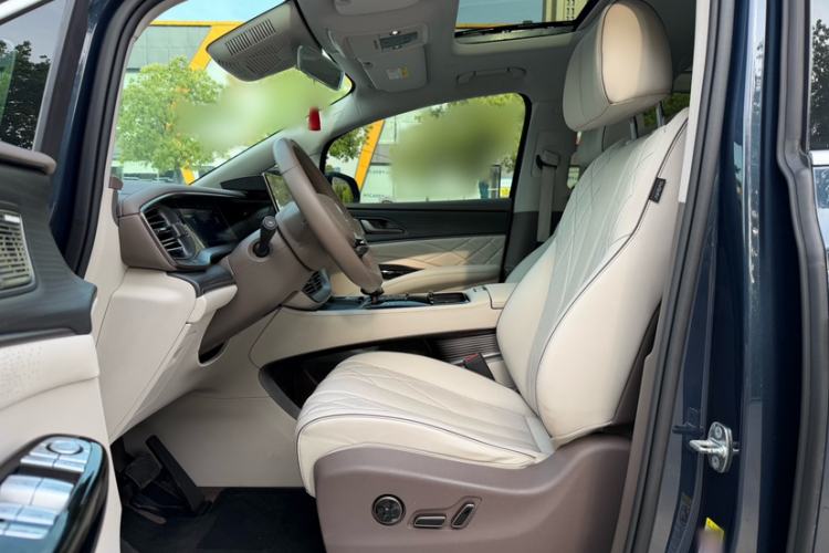 Used Denza D9 2022 DM-i 970 Four-Wheel Drive Prestige Model Interior 3