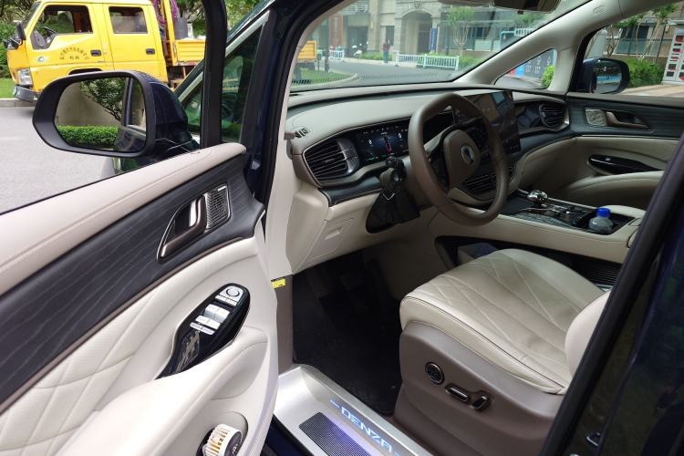 Used Denza D9 2022 DM-i 970 Four-Wheel Drive Prestige Model Interior 3