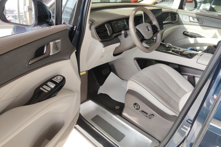 Used Denza D9 2022 DM-i 970 Four-Wheel Drive Flagship Model Interior 3