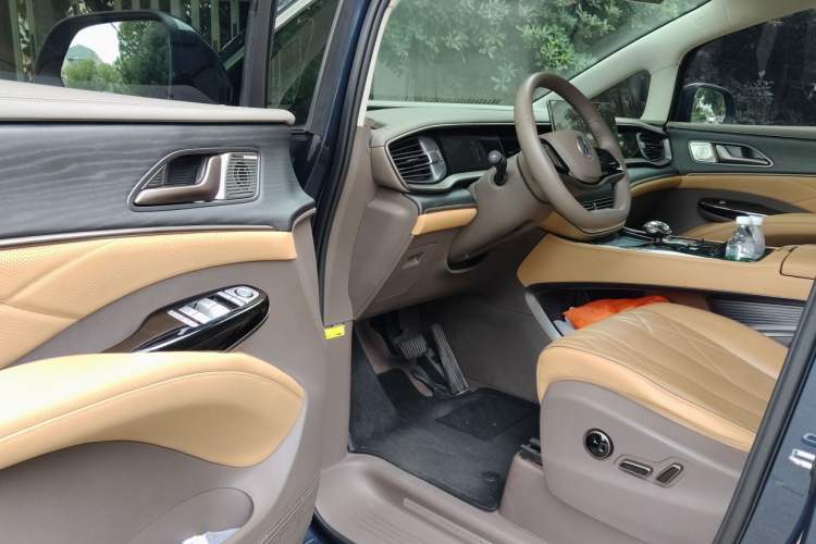 Used Denza D9 2022 DM-i 970 Four-Wheel Drive Flagship Model Interior 3