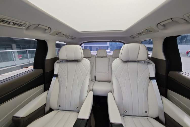 Used Denza D9 2022 DM-i 970 Four-Wheel Drive Prestige Model Interior 3