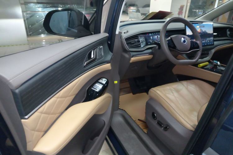 Used Denza D9 2022 DM-i 970 Four-Wheel Drive Flagship Model Interior 3