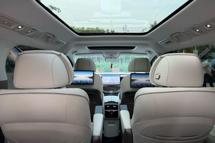 Used Denza D9 2022 DM-i 970 Four-Wheel Drive Prestige Model Interior 4