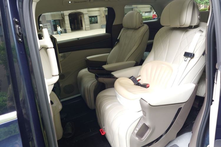 Used Denza D9 2022 DM-i 970 Four-Wheel Drive Prestige Model Interior 4