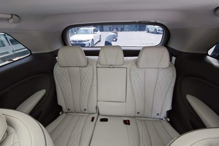 Used Denza D9 2022 DM-i 970 Four-Wheel Drive Prestige Model Interior 4