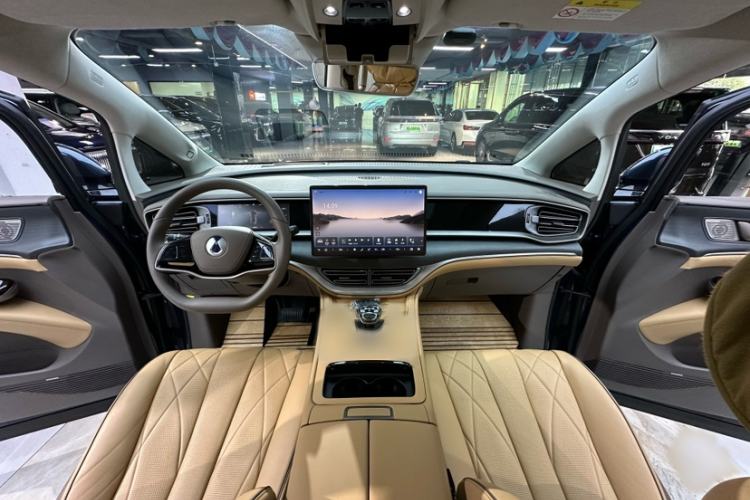 Used Denza D9 2022 DM-i 970 Four-Wheel Drive Flagship Model Interior 4