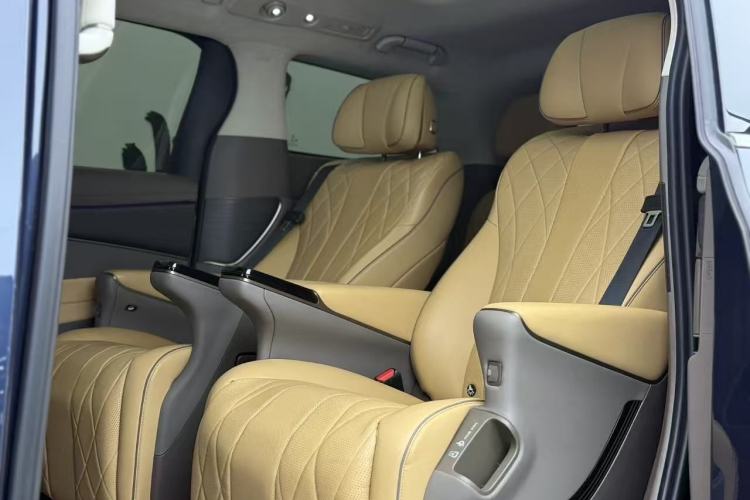 Used Denza D9 2022 DM-i 970 Four-Wheel Drive Flagship Model Interior 4
