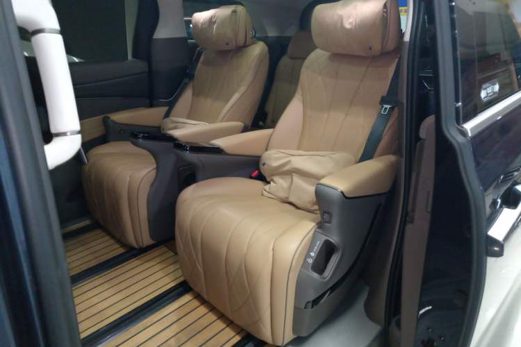 Used Denza D9 2022 DM-i 970 Four-Wheel Drive Flagship Model Interior 4