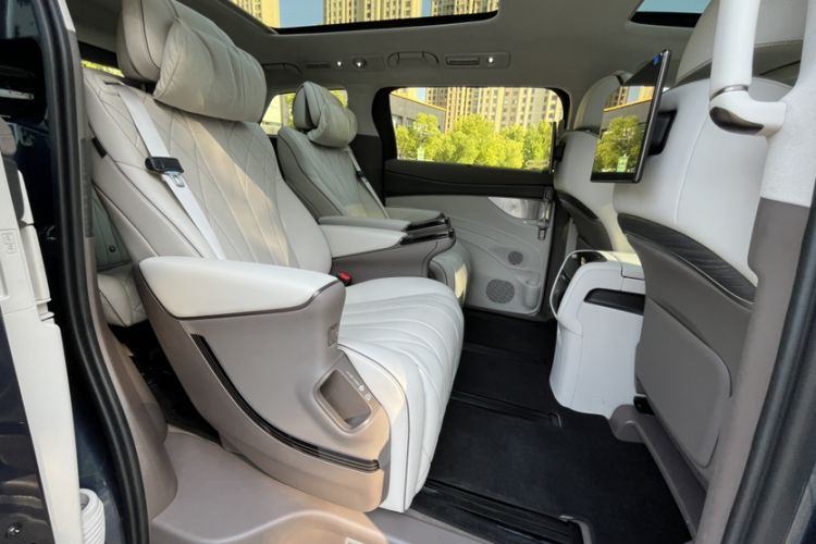 Used Denza D9 2022 DM-i 970 Four-Wheel Drive Flagship Model Interior 4