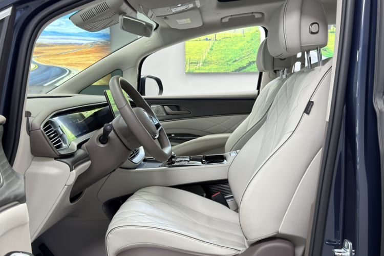 Used Denza D9 2022 DM-i 970 Four-Wheel Drive Prestige Model Interior 5