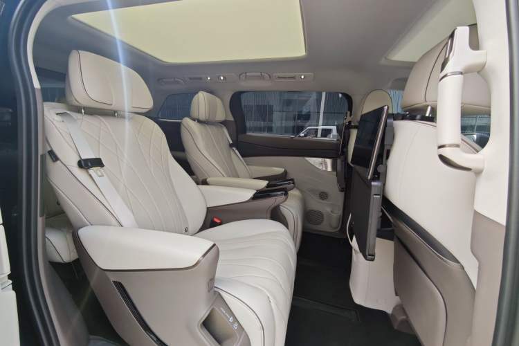 Used Denza D9 2022 DM-i 970 Four-Wheel Drive Prestige Model Interior 5