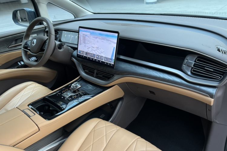 Used Denza D9 2022 DM-i 1040 Prestige Model Interior 5