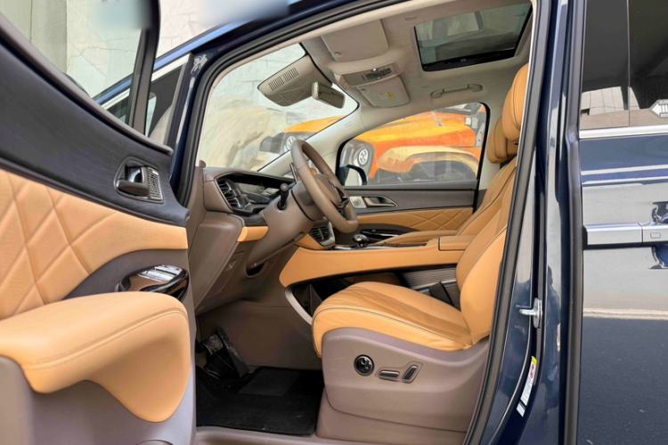 Used Denza D9 2022 DM-i 970 Four-Wheel Drive Flagship Model Interior 5