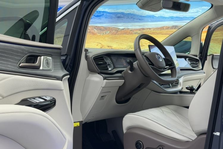 Used Denza D9 2022 DM-i 970 Four-Wheel Drive Prestige Model Interior 6