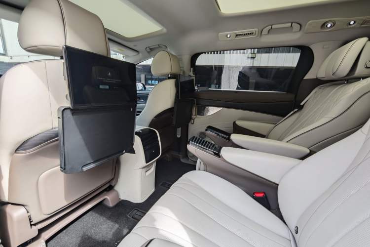 Used Denza D9 2022 DM-i 970 Four-Wheel Drive Prestige Model Interior 6
