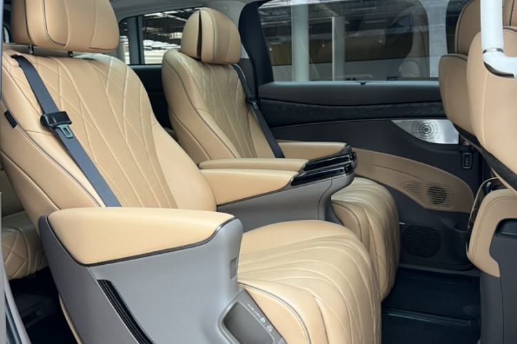 Used Denza D9 2022 DM-i 1040 Prestige Model Interior 6