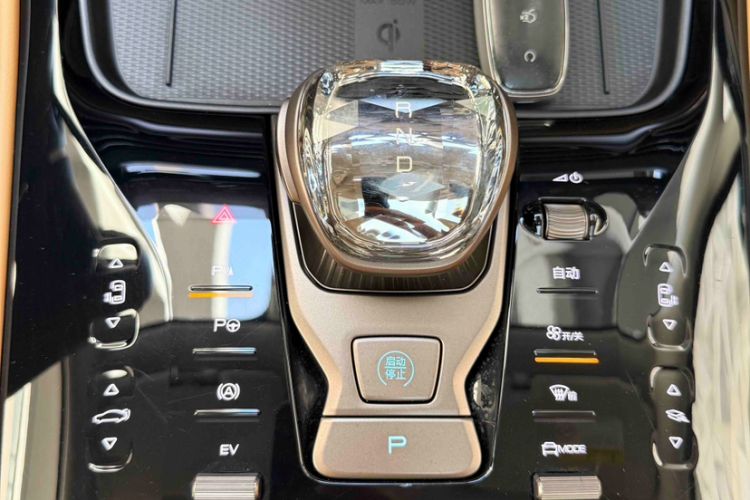 Used Denza D9 2022 DM-i 970 Four-Wheel Drive Flagship Model Interior 6