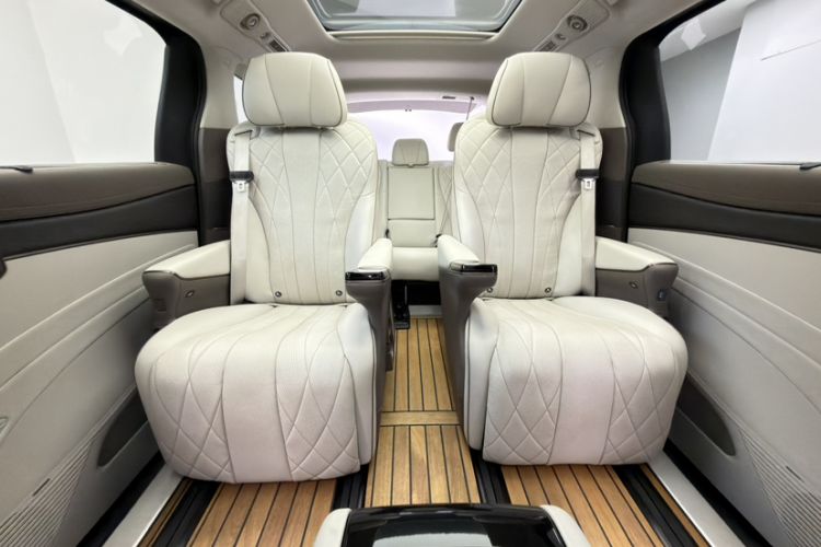 Used Denza D9 2022 DM-i 970 Four-Wheel Drive Prestige Model Interior 7