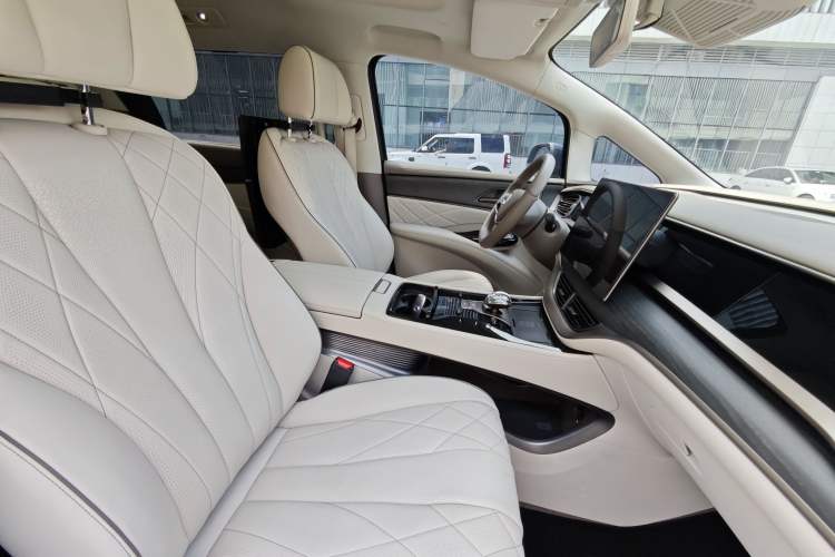Used Denza D9 2022 DM-i 970 Four-Wheel Drive Prestige Model Interior 7