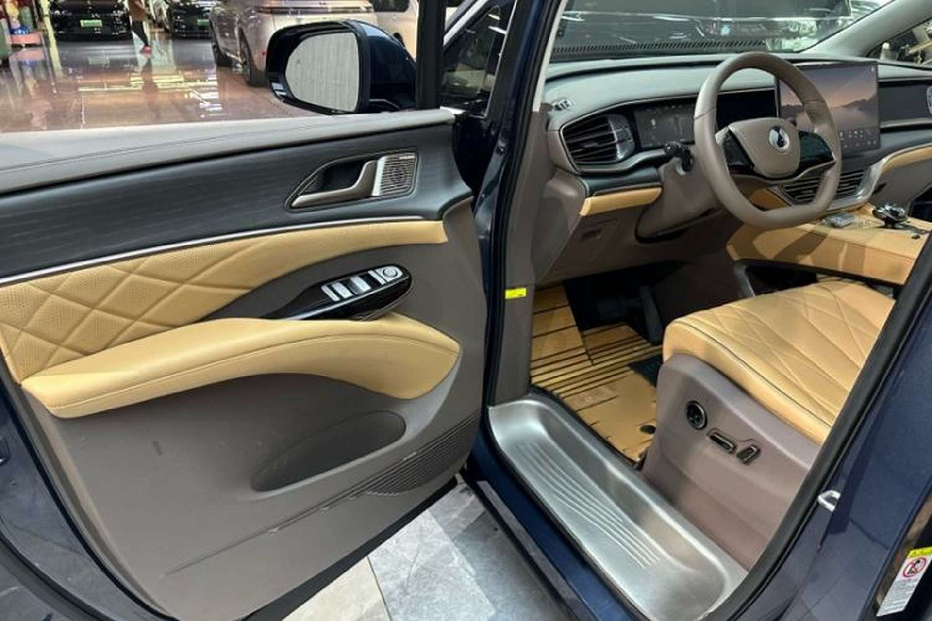 Used Denza D9 2022 DM-i 970 Four-Wheel Drive Flagship Model Interior 7