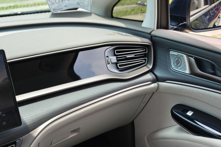 Used Denza D9 2022 DM-i 970 Four-Wheel Drive Prestige Model Interior 7
