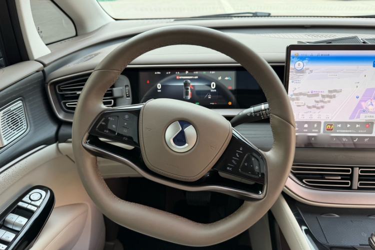 Used Denza D9 2022 DM-i 970 Four-Wheel Drive Prestige Model Interior 8