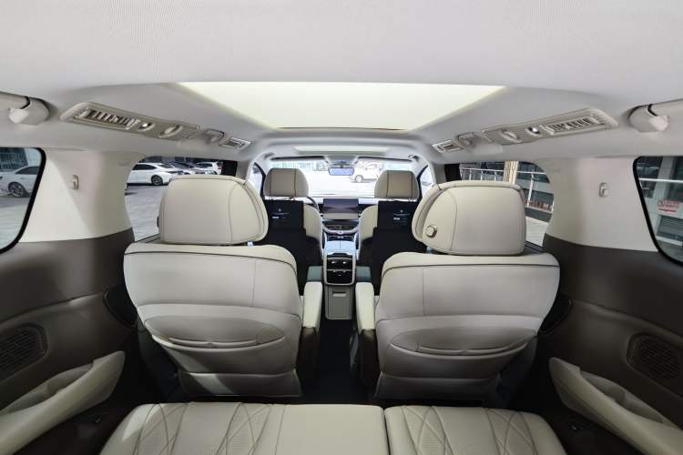 Used Denza D9 2022 DM-i 970 Four-Wheel Drive Prestige Model Interior 8