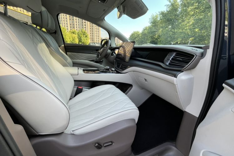 Used Denza D9 2022 DM-i 970 Four-Wheel Drive Flagship Model Interior 8