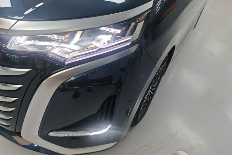 Used Denza D9 2022 DM-i 970 Four-Wheel Drive Prestige Model Left Front Headlight