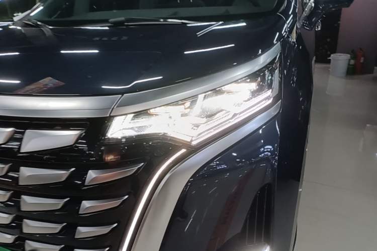 Used Denza D9 2022 DM-i 970 Four-Wheel Drive Prestige Model Left Front Headlight
