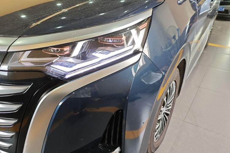 Used Denza D9 2022 DM-i 970 Four-Wheel Drive Prestige Model Left Front Headlight