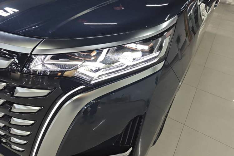 Used Denza D9 2022 DM-i 970 Four-Wheel Drive Flagship Model Left Front Headlight