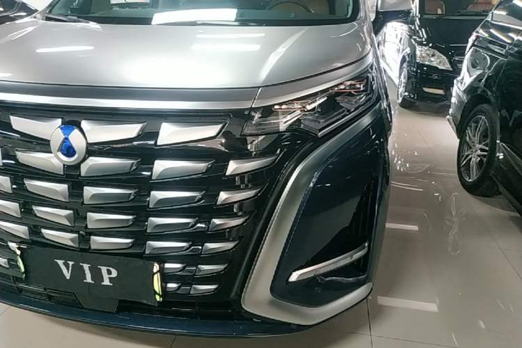 Used Denza D9 2022 DM-i 970 Four-Wheel Drive Flagship Model Left Front Headlight