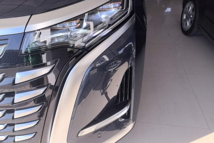 Used Denza D9 2022 DM-i 1040 Prestige Model Left Front Headlight