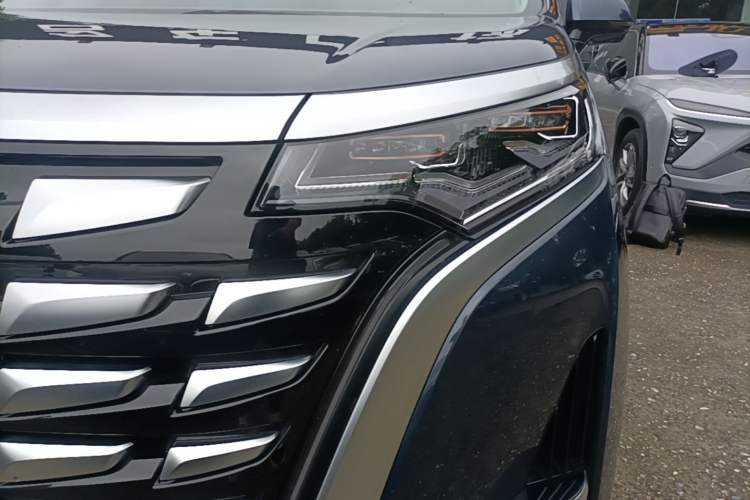 Used Denza D9 2022 DM-i 970 Four-Wheel Drive Flagship Model Left Front Headlight