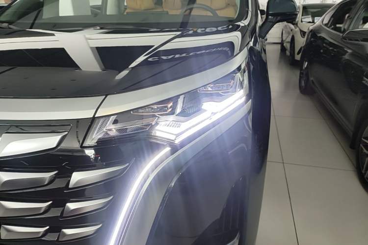 Used Denza D9 2022 DM-i 970 Four-Wheel Drive Flagship Model Left Front Headlight