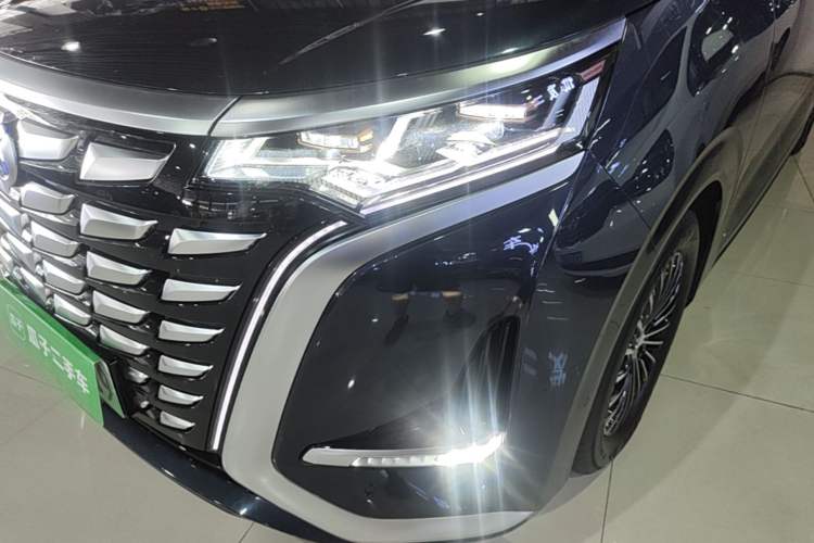 Used Denza D9 2022 DM-i 970 Four-Wheel Drive Flagship Model Left Front Headlight